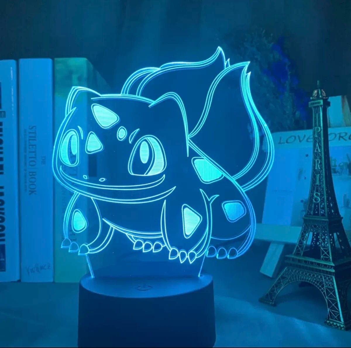 veilleuse-pikachu-et-son-groupe-l-univers-pokemon-dans-la-chambre-b-55965701570893.jpg - Lampe de chevet de bureau